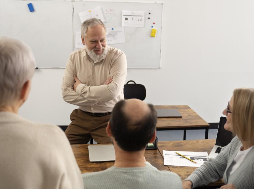 Formateur devant stagiaires